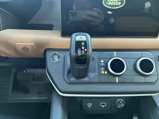 Land Rover Defender — Фото автомобиля 17