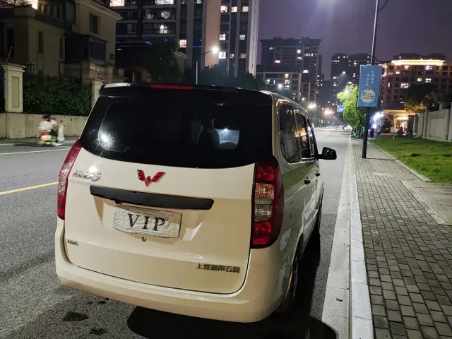 Wuling Hongguang — Фото автомобиля 6