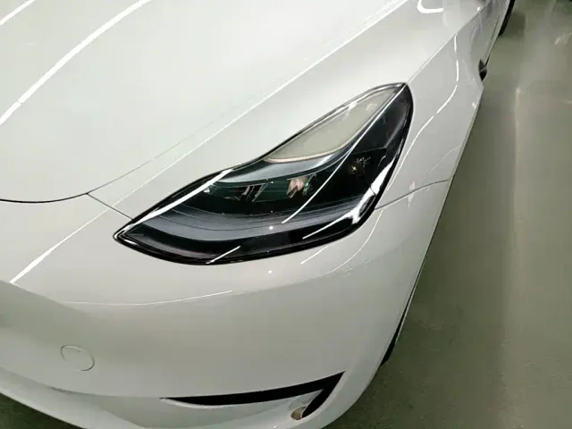 Tesla Model Y — Фото автомобиля 23