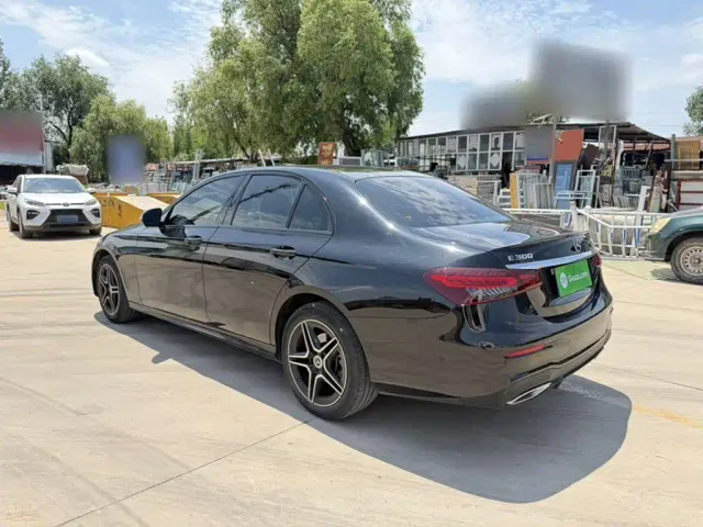 Mercedes-Benz E-Class — Фото автомобиля 8