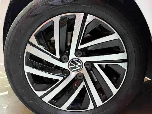 Volkswagen Lavida — Фото автомобиля 10