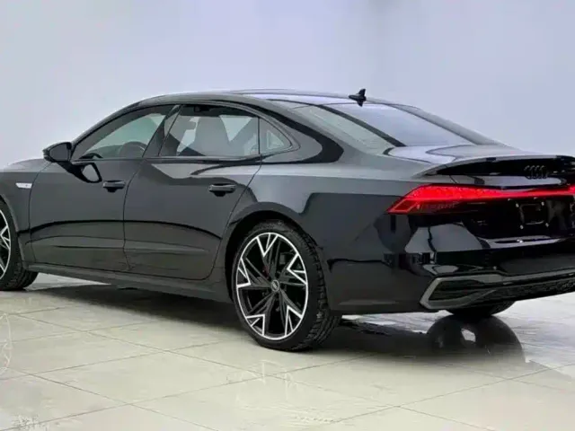 Audi A7L — Фото автомобиля 12