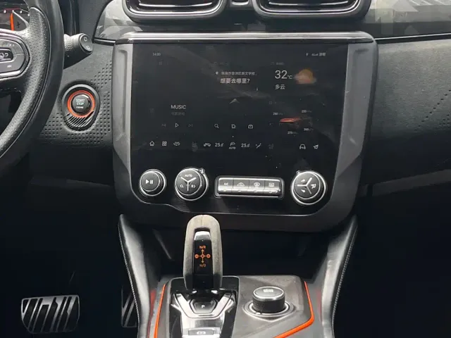 Lynk & Co Lynk & Co 02 Hatchback 2021 2.0TD Halo Driving Control Package Edition — Фото автомобиля 13