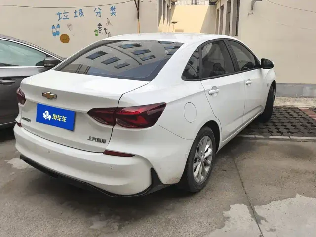 Chevrolet Monza — Фото автомобиля 3