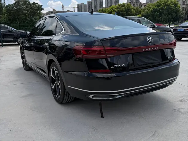 Volkswagen Passat — Фото автомобиля 16