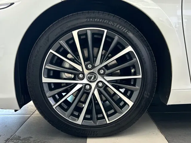 Lexus ES — Фото автомобиля 23