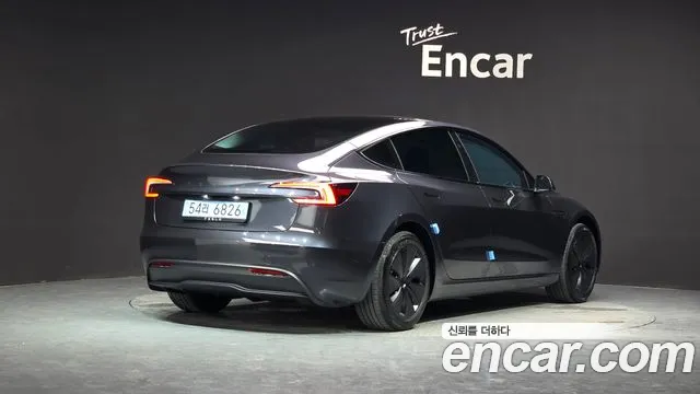 Tesla Model 3 — Фото автомобиля 2