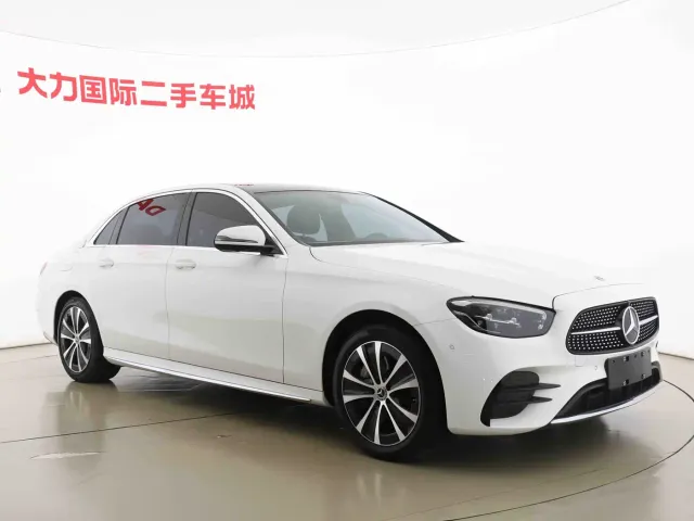 Mercedes-Benz E-Class — Фото автомобиля 3