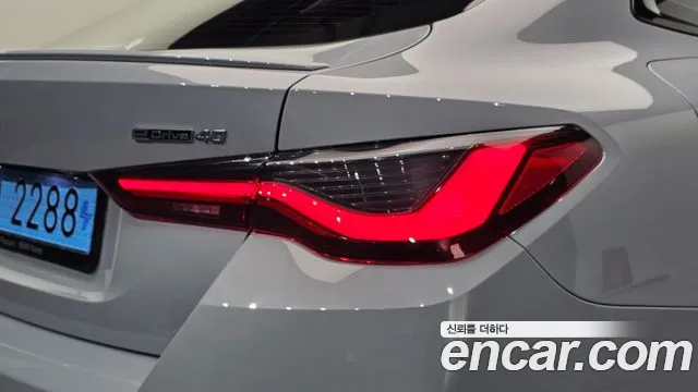 BMW i4 — Фото автомобиля 21