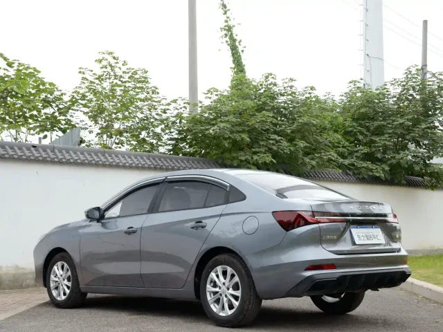 Roewe i5 — Фото автомобиля 5