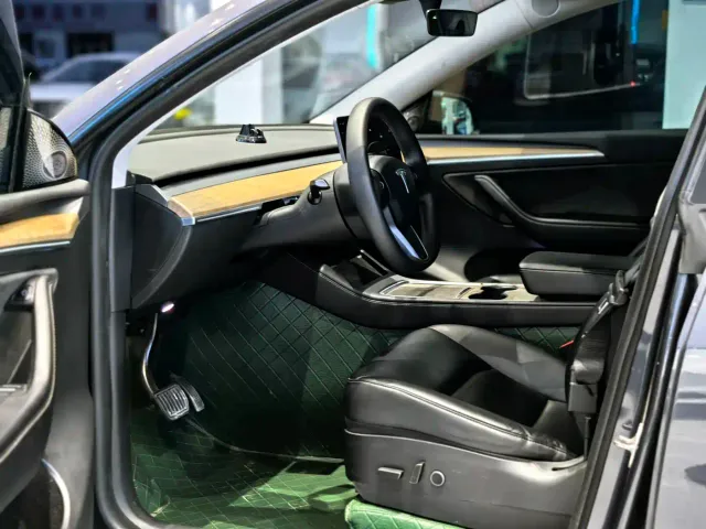 Tesla Model Y — Фото автомобиля 7
