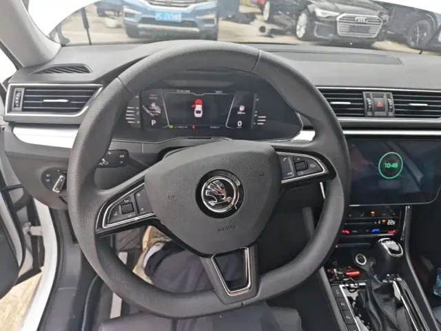 Skoda Superb — Фото автомобиля 10