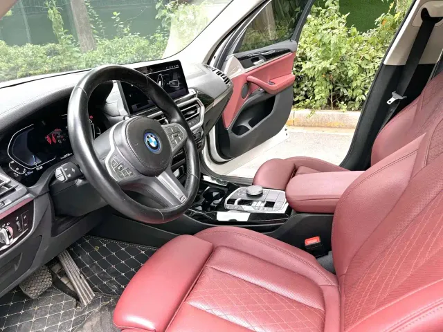 BMW iX3 — Фото автомобиля 7