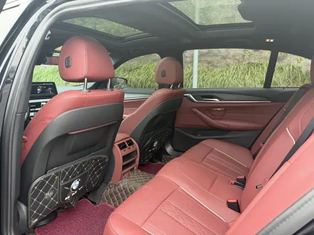 BMW 5 Series — Фото автомобиля 3