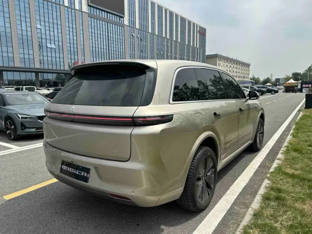 Li Auto L9 — Фото автомобиля 9