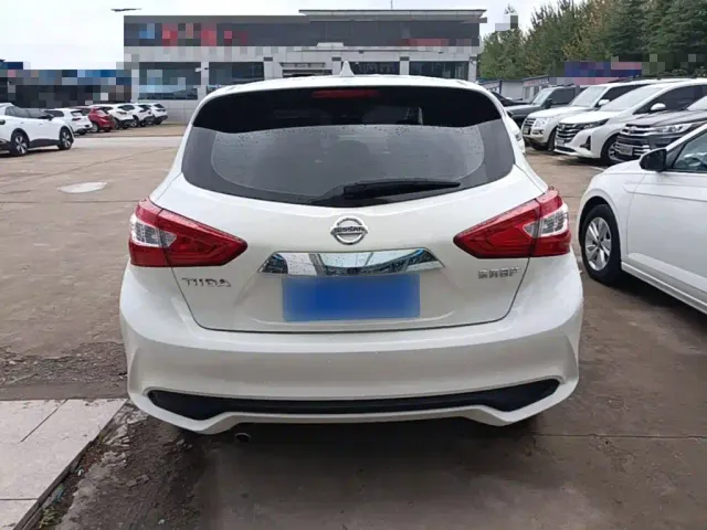 Nissan Tiida — Фото автомобиля 5