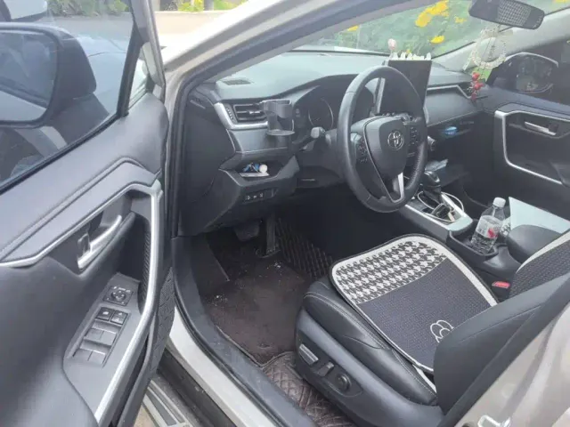 Toyota Wildlander — Фото автомобиля 12