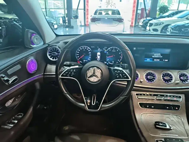 Mercedes-Benz E-Class — Фото автомобиля 10