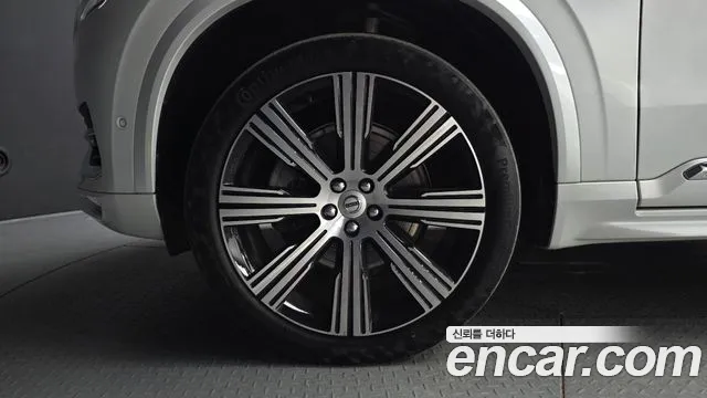 Volvo XC90 — Фото автомобиля 5