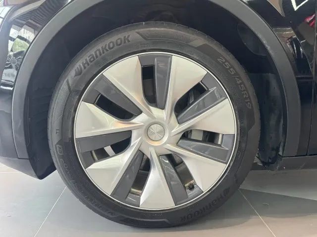 Tesla Model Y — Фото автомобиля 14