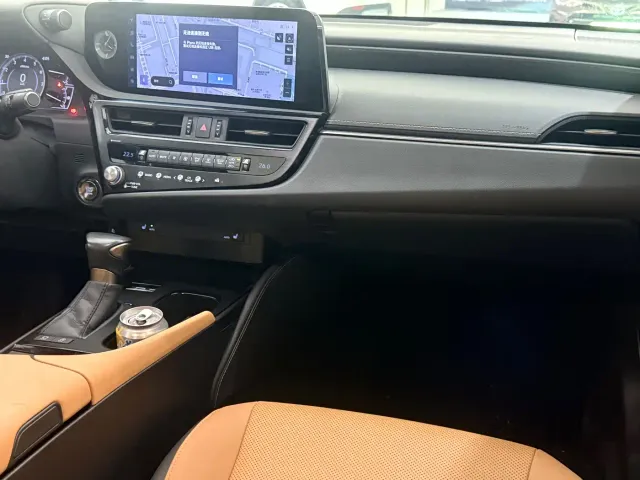 Lexus ES — Фото автомобиля 17