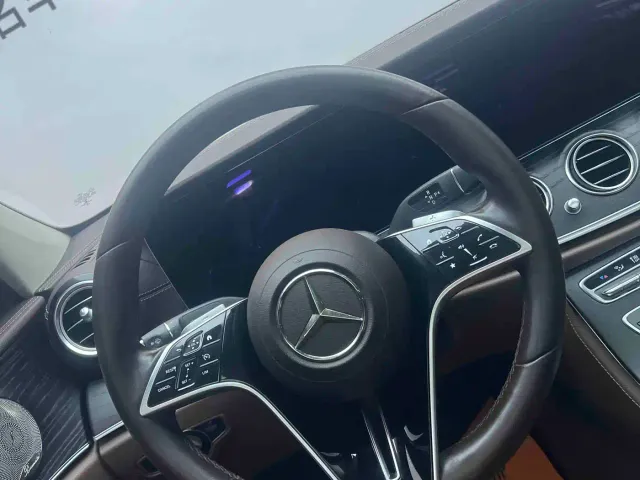 Mercedes-Benz E-Class — Фото автомобиля 11