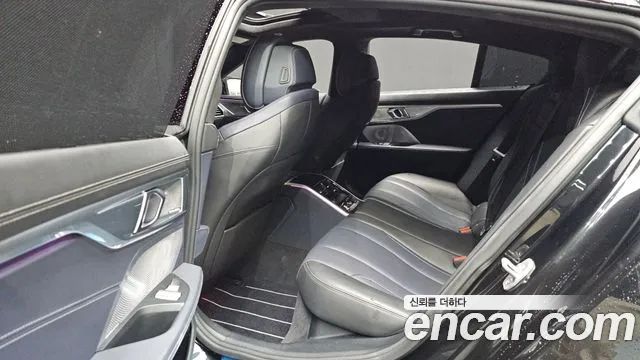 BMW 8-Series — Фото автомобиля 9
