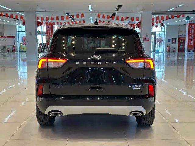 Ford Escape — Фото автомобиля 9