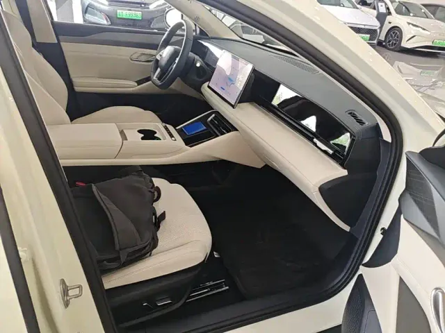 BYD Qin L — Фото автомобиля 24