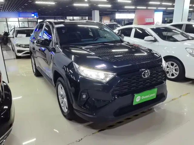 Toyota RAV4 — Фото автомобиля 3