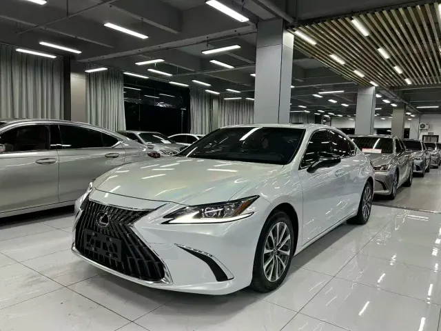 Фотография автомобиля — Lexus ES