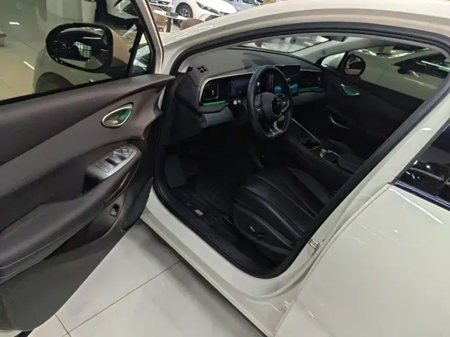 BYD Sealion 05 EV — Фото автомобиля 15