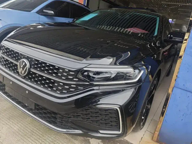 Фотография автомобиля — Volkswagen Passat