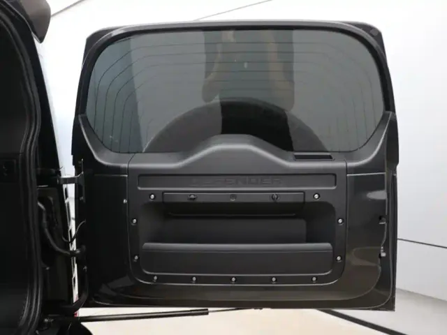 Land Rover Defender — Фото автомобиля 29