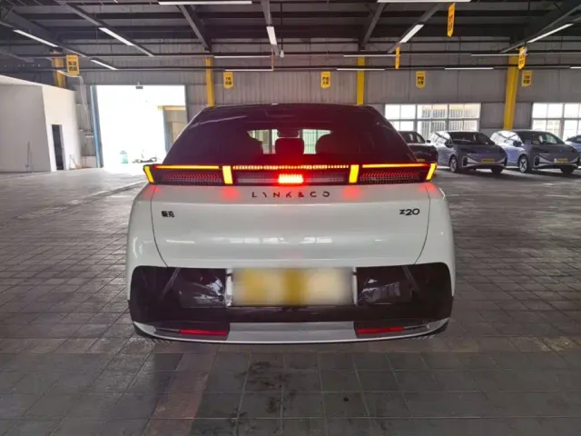 Lynk & Co Z20 — Фото автомобиля 5
