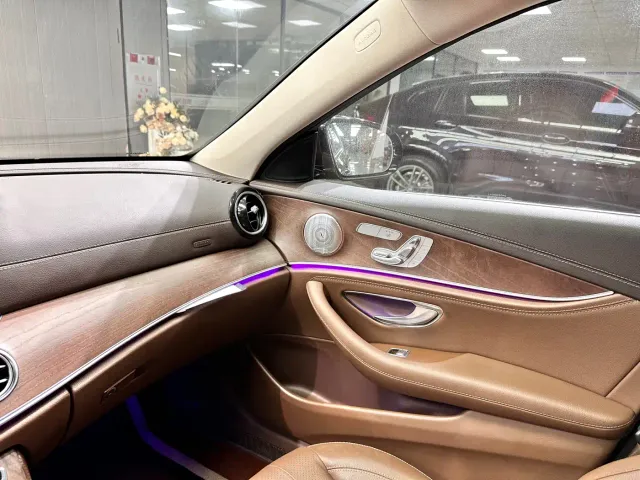 Mercedes-Benz E-Class — Фото автомобиля 16