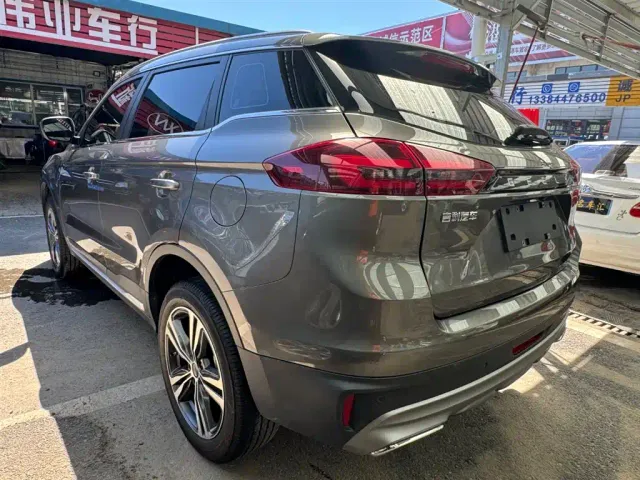 Geely Boyue — Фото автомобиля 6