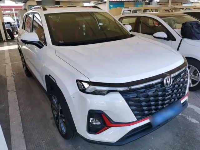 Changan CS35 Plus — Фото автомобиля 3