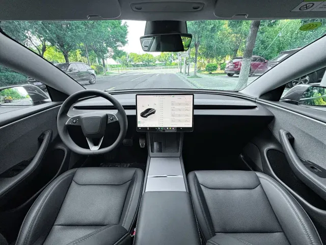 Tesla Model 3 — Фото автомобиля 12