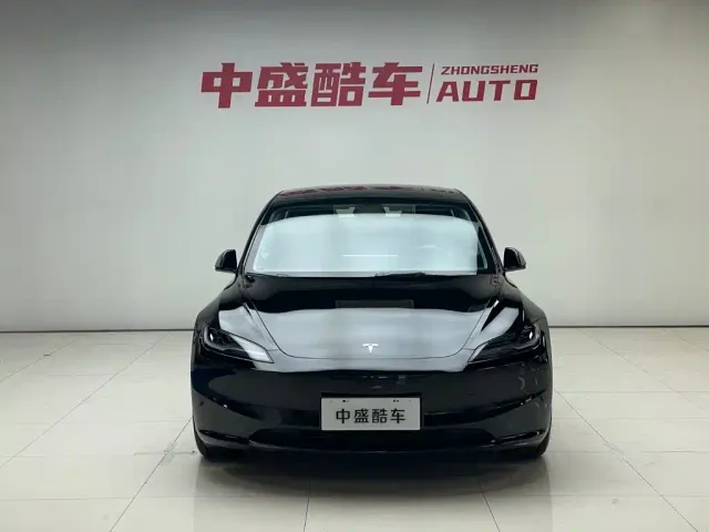 Tesla Model 3 — Фото автомобиля 2