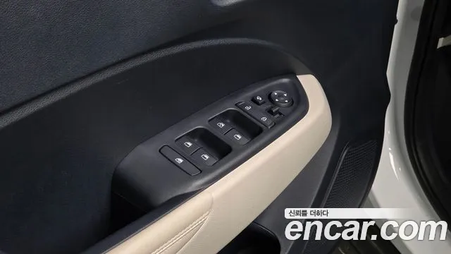 Hyundai Venue — Фото автомобиля 16