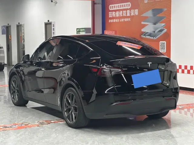 Tesla Model Y — Фото автомобиля 6