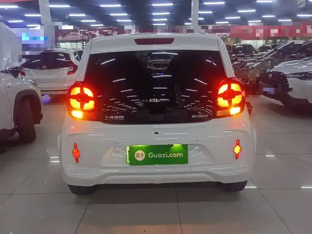 Roewe Clever — Фото автомобиля 5