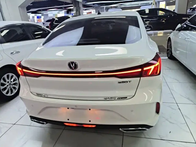 Changan Eado — Фото автомобиля 5