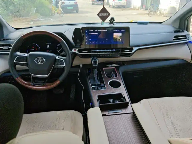 Toyota Granvia — Фото автомобиля 12