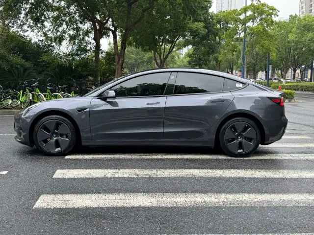 Tesla Model 3 — Фото автомобиля 5