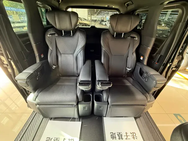 Toyota Alphard — Фото автомобиля 21