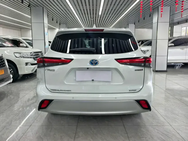 Toyota Highlander — Фото автомобиля 3