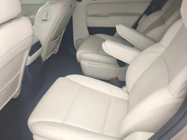 Li Auto L8 — Фото автомобиля 5