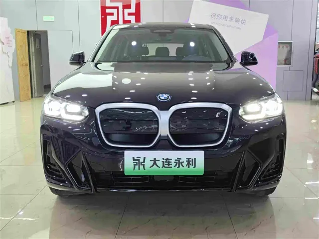 BMW iX3 — Фото автомобиля 2